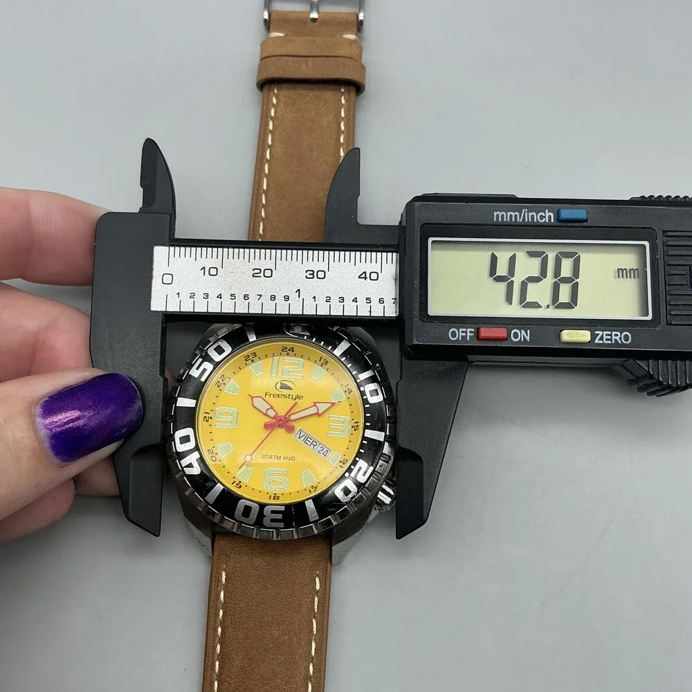 Freestyle Black Tip 2 Shark Mens Watch 43mm Yellow Dial 200m C275-05 New Battery